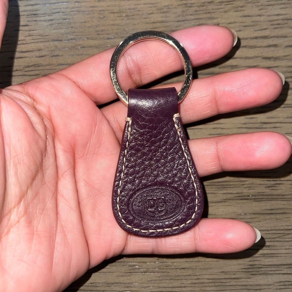 Dooney & Bourke Pebble Grain Logo Lock Shoulder Bag Bordeaux - Picture 4 of 16